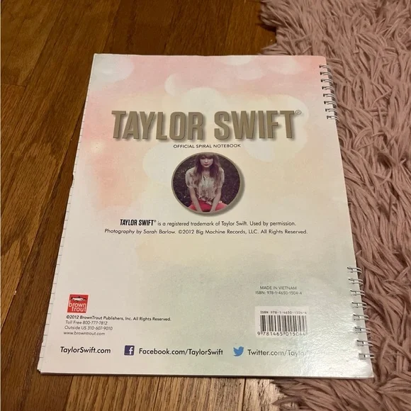 Taylor Swift notebook - Picture 2 of 3
